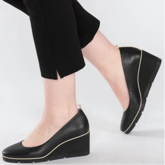 BETABRAND All Weather Wedge Heel In Black Pebbled Leather Slip On Size 11 NEW - Picture 16 of 16